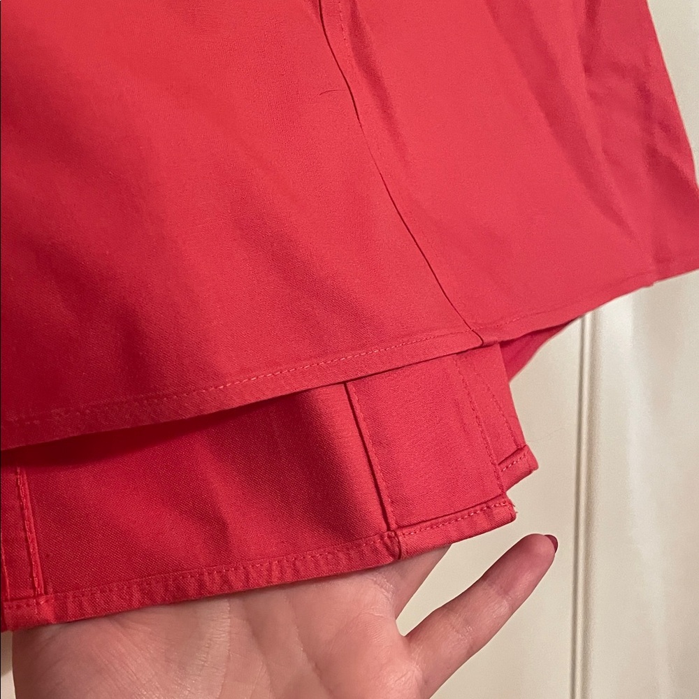Sleeveless Coral Button-Up Top - Picture 6 of 6